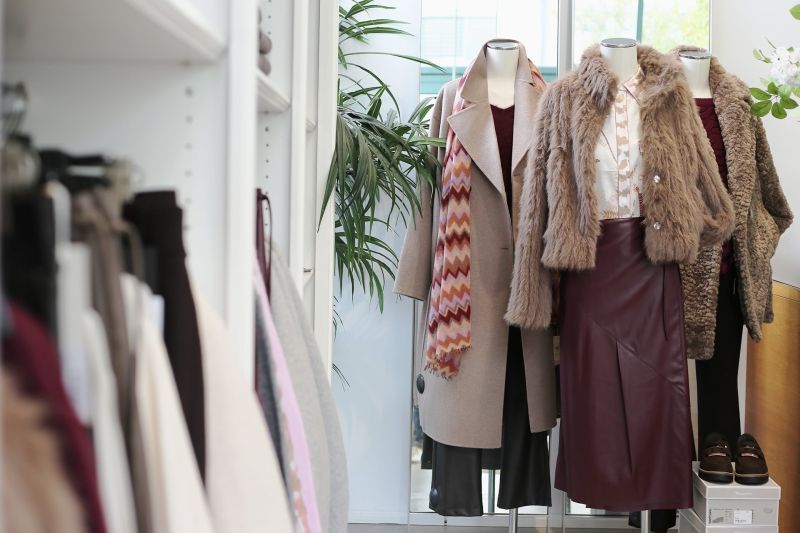 Outfits für kühlere Tage aus der Herbst-/Winter-Kollektion